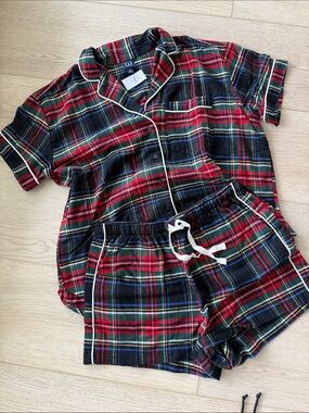 GAP Women Red, Green and Navy Plaid Short Pajama Set